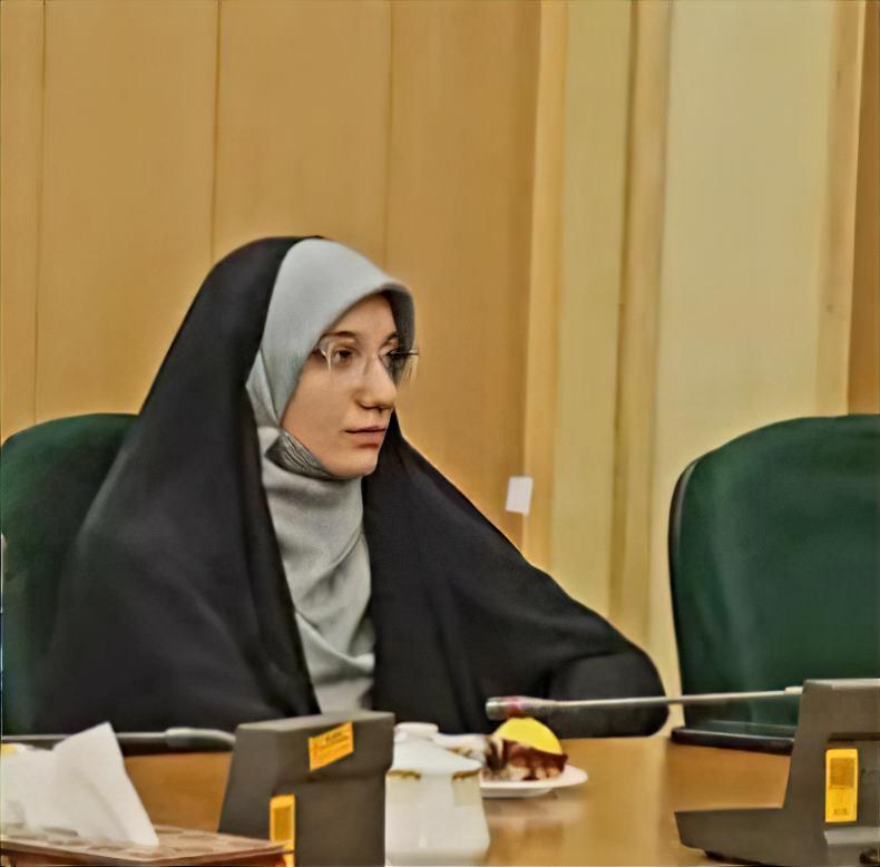 پروین زارعی معاونت سیاست ورزی مرکز بسیج دانشجویی دانشگاه فرهنگیان در مصاحبه با بعثنا حذف کانون های ارزیابی شایستگی معلمی